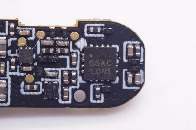 采用高通QCC3040蓝牙主控，omthing首款降噪耳机AirFree2拆解报告