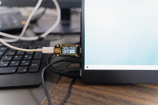 極致便攜的15.6寸4K高清便攜顯示器，CForce CF011X Pro4