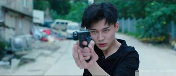 和关晓彤周也是同学，出道演冯小刚作品，刘奕君儿子资源简直太好