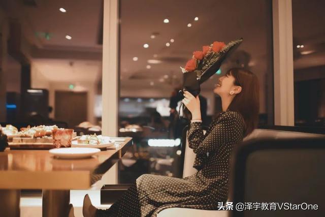 质疑到服气，这是我月入10w的学习经历｜专访形象咨询师秦小鱼