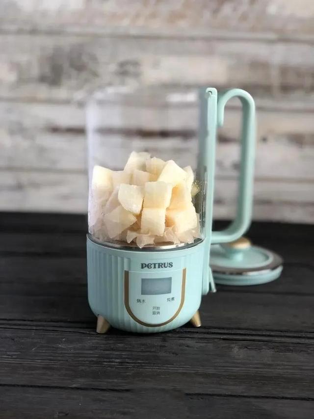 秋天气燥，喉咙不适？那就顿个梨汤吧