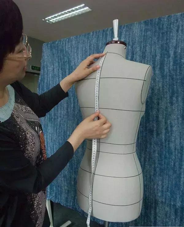 花苞裙的裁剪方法图解(立体裁剪礼服小花朵)_手工miao