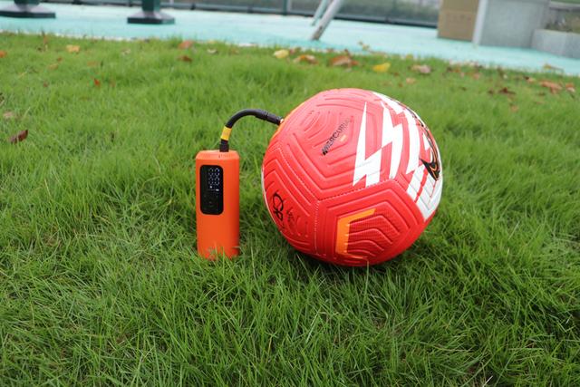 小米有品众筹频道上新，沃橙迷你充气泵，30s强劲补气