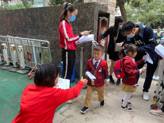 金水一幼中、大班开学第一天掠影