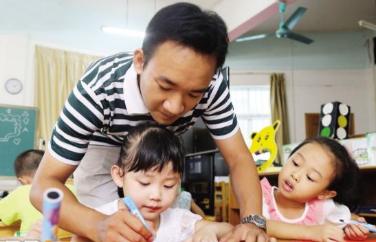 教育部传出消息，大专学历不能当“幼师”，家长拍手叫好