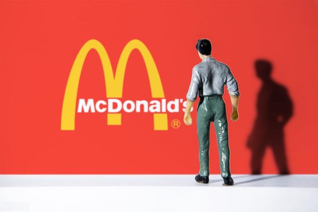 美国餐饮涨价潮，麦当劳也扛不住，港口拥堵依旧，供应链危机难解