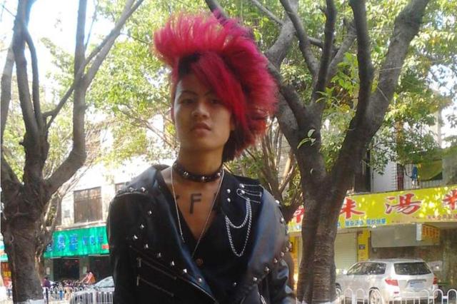 2006年，11岁少年创“杀马特家族”，两次退出后创业为自己正名