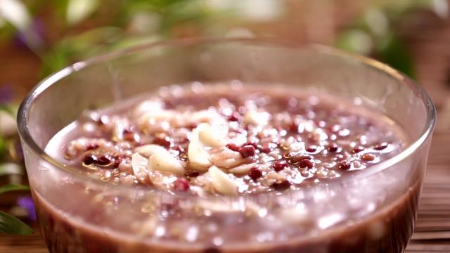 患糖尿病后不能喝粥？营养师：如果是这2种粥，适量吃不会升血糖