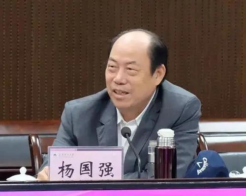 商界女强人：年仅40岁就7次成中国女首富，手握千亿帝国