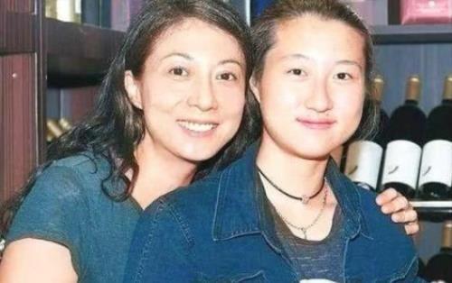 成龙为什么不认小龙女 是怕再蹦出一个小龙虾来吗 全网搜