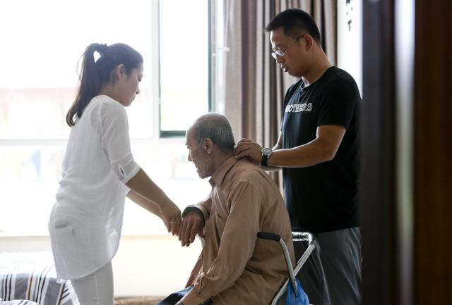 “双子户”和“双女户”有啥不同？父母晚年生活，差别还是很明显