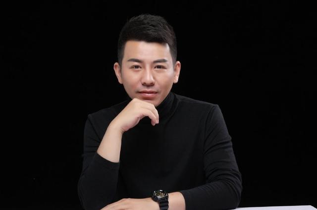 网红舞帝利哥自我剖析,直播解释人气低的原因,并调侃平台官方