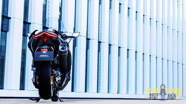 2022款雅马哈TMAX/TechMAX海外发布，动力不变，装备配置大升级