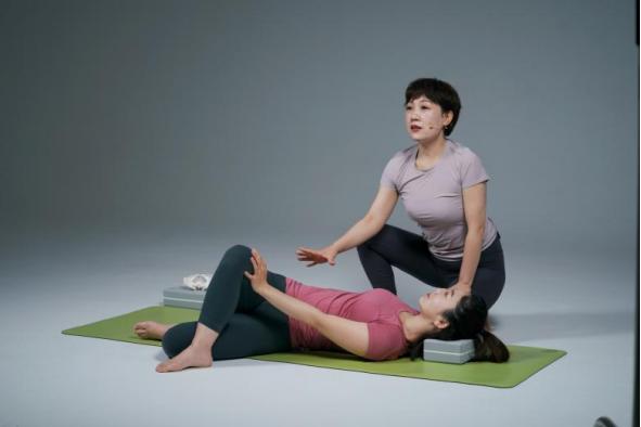 为什么现在的孕妇爱练瑜伽？防止身材变形还助生产，谁会不愿意学