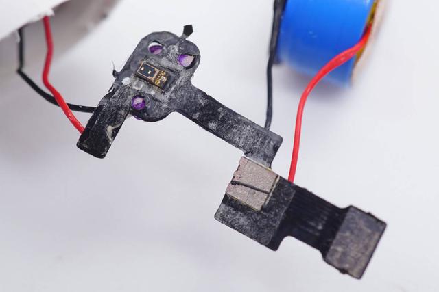 采用高通QCC3040蓝牙主控，omthing首款降噪耳机AirFree2拆解报告