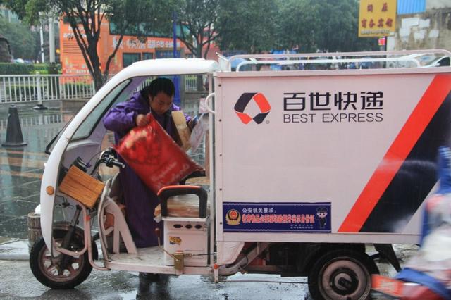 快递江湖“外敌入侵”，靠价格战搅乱中国市场，还要收购百世快递