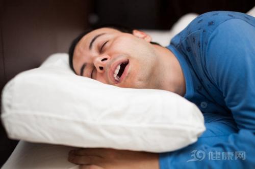 睡觉打呼噜怎么办？专家：这7个方法非常有效