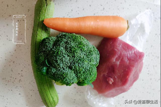 炒西兰花 我不蒸也不焯水 这样做 西兰花脆嫩好吃 营养不流失 太阳信息网