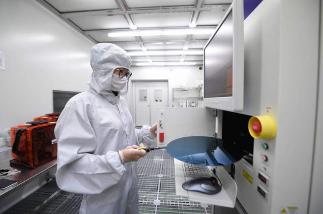 中国半导体发力了！清华大学攻克难关，直接对标国际先进水平