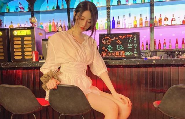 轩子巨2兔后继有人女网红木汁虎牙首播一只鱼沦为最大输家