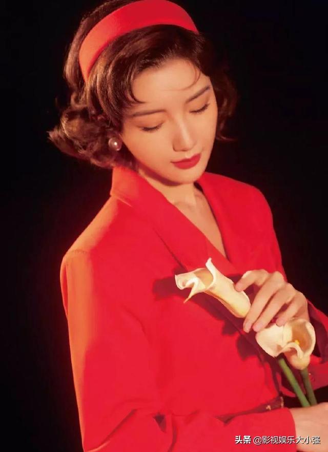毛晓彤晒乔三丽结婚照，太漂亮了