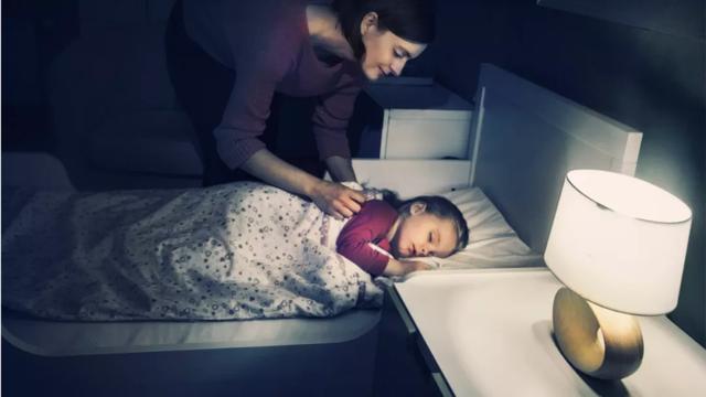 孩子总在硬物上摩擦身体，家长羞耻不已？这样做才不会害了孩子