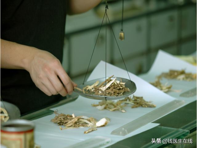 滥用这8类中药，可能导致肝损伤，用中药治病，要格外注意这几点