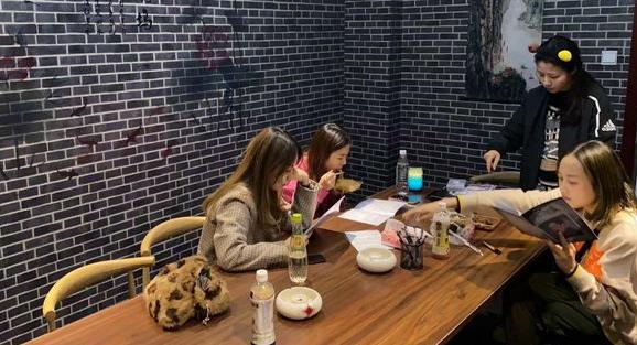 剧本杀不吃香了？一年倒闭上万家店，有从业者亏损达百万