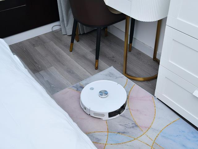 小白集尘扫地机器人V2 UV版测评：除菌无需亲自动手