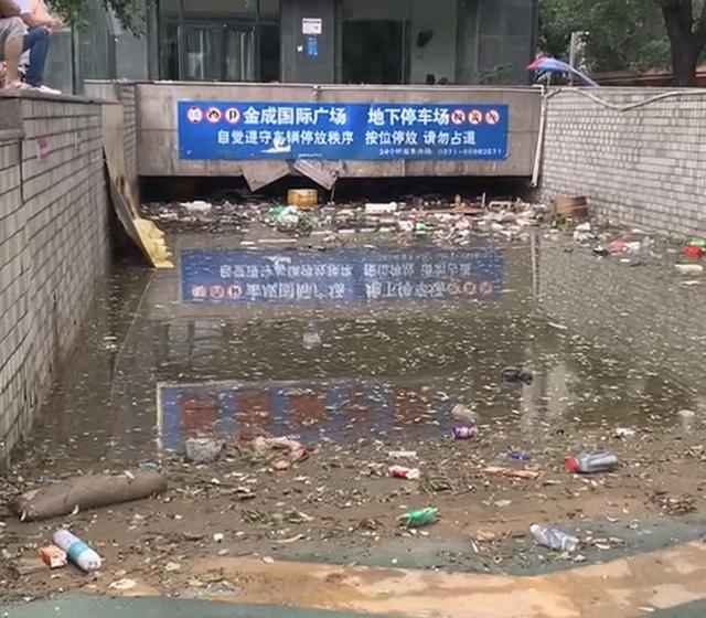 生死72小时！男子复述郑州“720”暴雨被困地库遭洪水没顶，靠污水果腹逃出生天