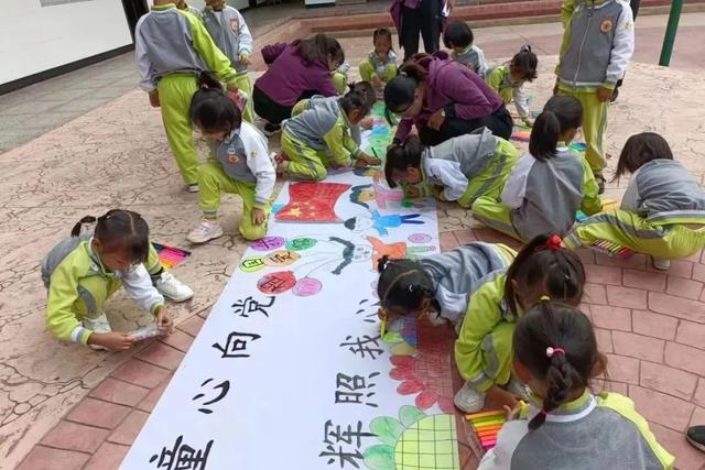 景东县幼儿园开展“童心向党”系列活动