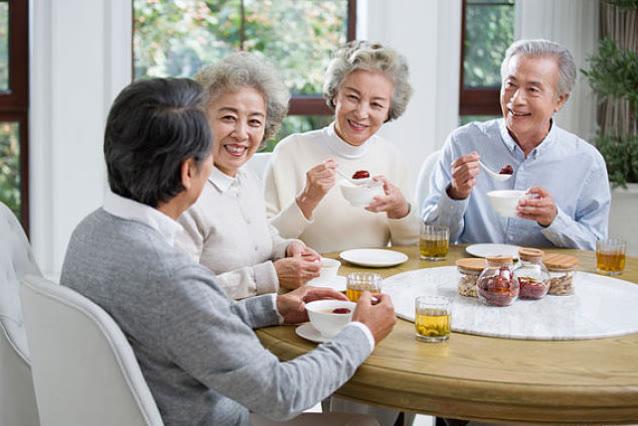 人至中年，不想大病找上门，牢记“饭前饭后”做好4点，或能长寿