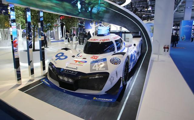 第四届进博会首日，2.1汽车馆越来越有科技范了