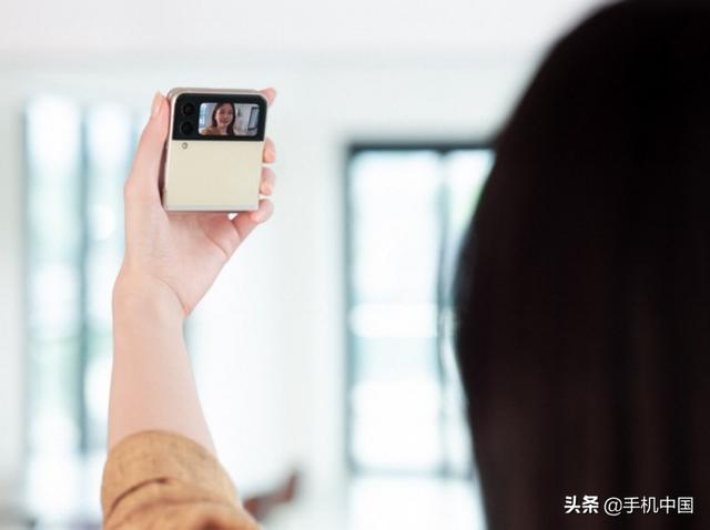 同样是买新品 为什么不选择一部更时尚的折叠屏手机？