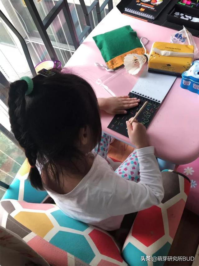 我曾担心孩子字太丑，坚持241天后我看到了时间的复利