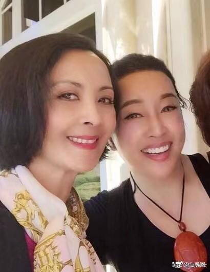 周洁因病去世 刘晓庆晒合照悼念昔日好友