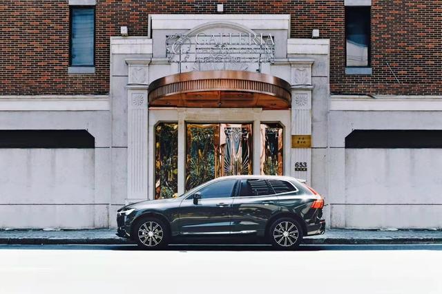 广告文案都开始卷了！沃尔沃XC60和凯迪拉克XT5谁更“有文化”？