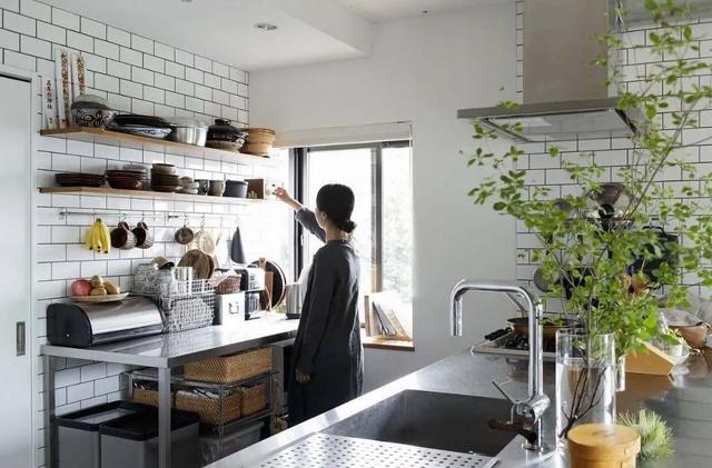 日式料理厨房图片 厨房收太好 日本主妇 水槽 灶台留空30cm 一般人我才不说 酷生活网