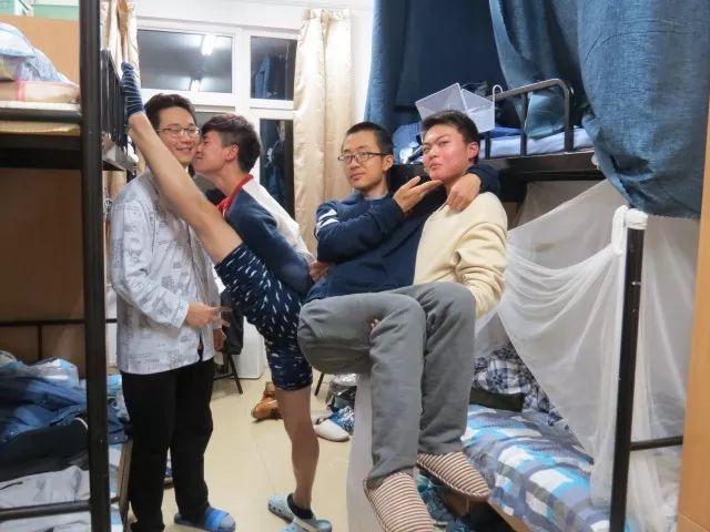 搞笑群名称大全逗比（大学宿舍群名能有多搞笑）