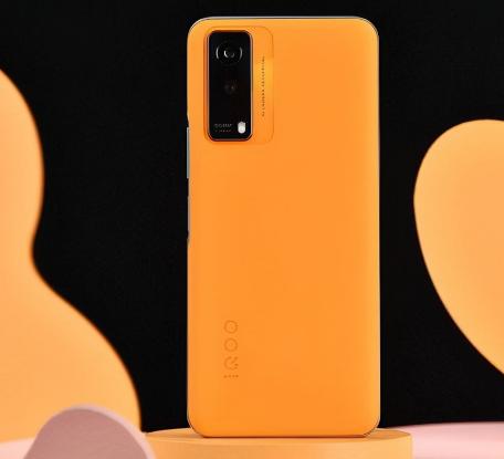 目前最值得入手的三款手机，有你在用的吗？