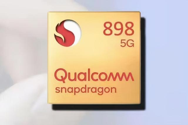 首款骁龙898真机亮相：这外观你猜是小米12还是华为Mate50？