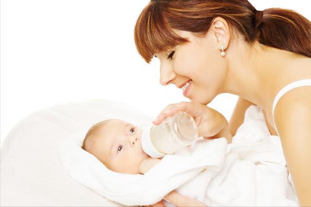 新生儿按需喂养≠按哭喂养，要不要喂，“先读再看后探”才是正解