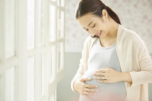 入冬后，女人怀孕可以吃7种零食，每一口下去都是满满的营养