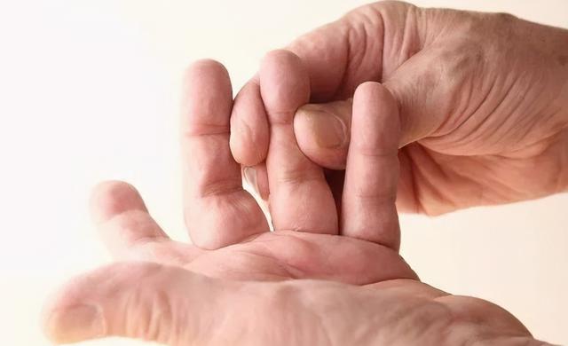 不管烟瘾多大，若身体出现“2处凸起”，建议尽早戒烟