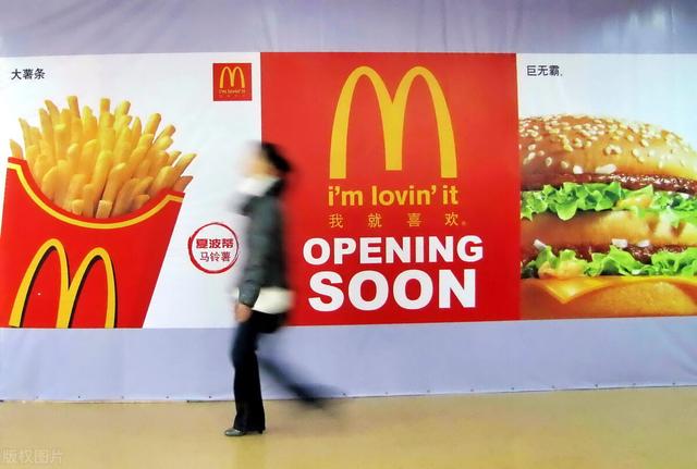 美国餐饮涨价潮，麦当劳也扛不住，港口拥堵依旧，供应链危机难解