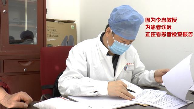 為了清除體內的癌細胞，我接受了化療，為了活下去，我放棄了化療