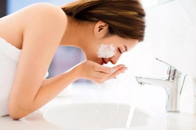 人到中年，这4个部位要保持干净，另坚持做3件事，身体或会健康