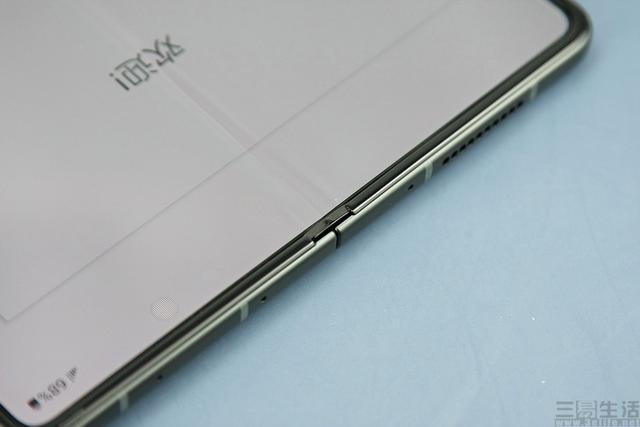 解决屏幕问题后，拍照却成为了折叠屏手机的软肋