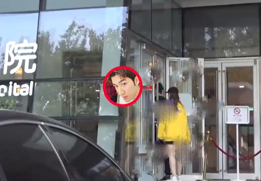 李治廷女友:李治廷携女友现身妇产医院检查，女方被曝小腹微凸疑似有孕