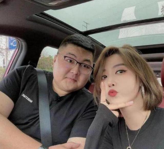 网红猴哥官宣恋情女方被扒背景太强大怪不得痞幼聂小雨会输